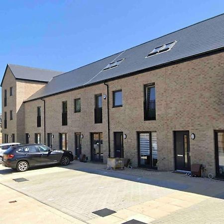 Modern 3 Bed Villa With Free Parking And Garden Close To City Center And Edinburgh Airport 외부 사진