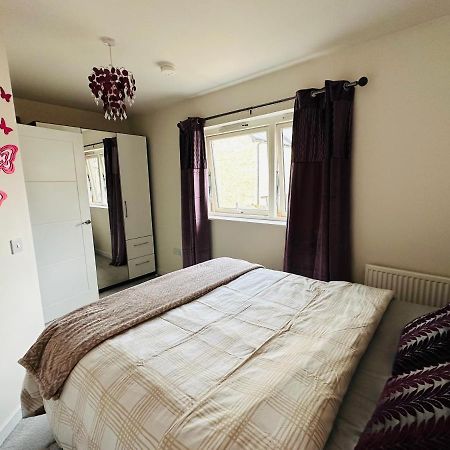 Modern 3 Bed Villa With Free Parking And Garden Close To City Center And Edinburgh Airport 외부 사진