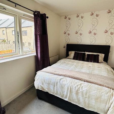 Modern 3 Bed Villa With Free Parking And Garden Close To City Center And Edinburgh Airport 외부 사진