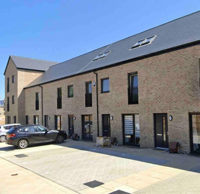 Modern 3 Bed Villa With Free Parking And Garden Close To City Center And Edinburgh Airport 외부 사진