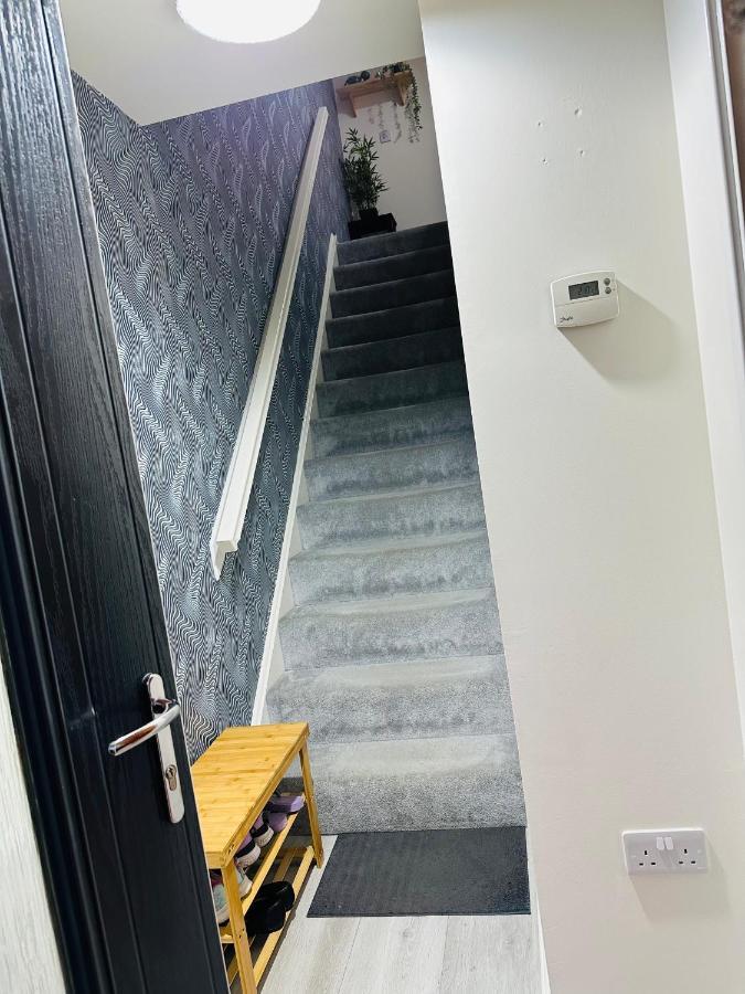 Modern 3 Bed Villa With Free Parking And Garden Close To City Center And Edinburgh Airport 외부 사진