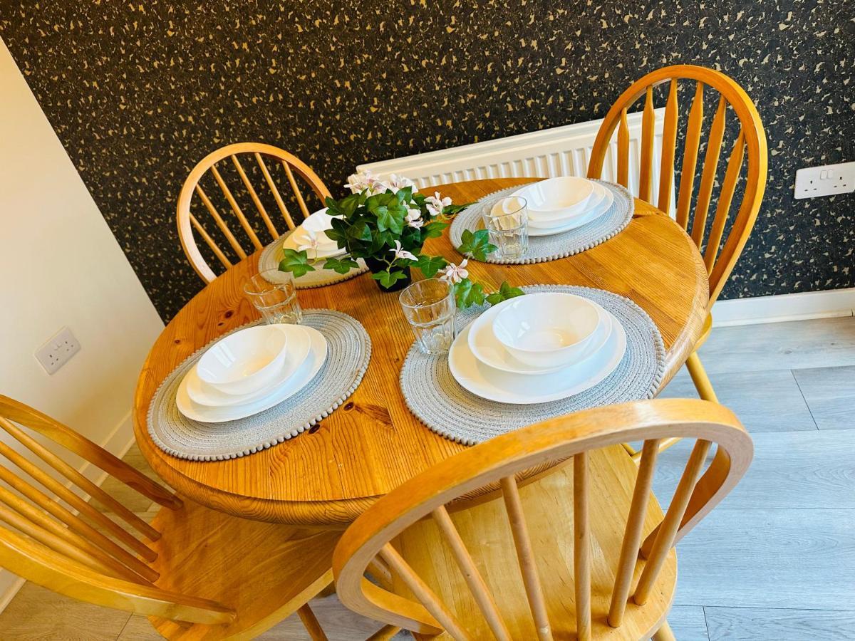 Modern 3 Bed Villa With Free Parking And Garden Close To City Center And Edinburgh Airport 외부 사진