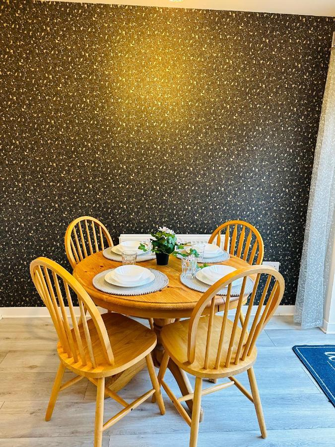 Modern 3 Bed Villa With Free Parking And Garden Close To City Center And Edinburgh Airport 외부 사진