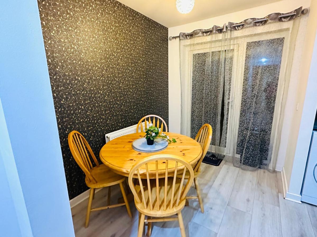 Modern 3 Bed Villa With Free Parking And Garden Close To City Center And Edinburgh Airport 외부 사진