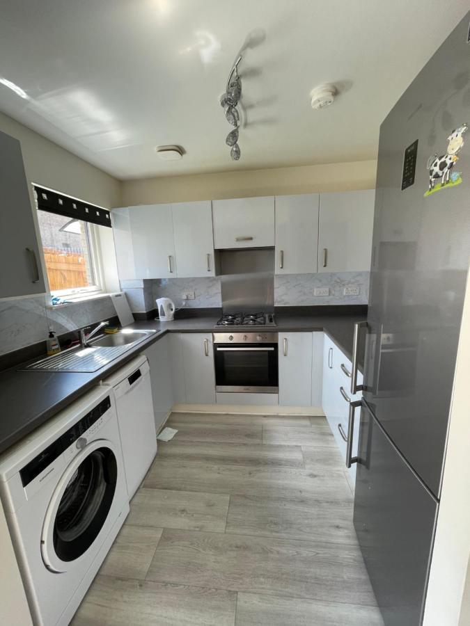 Modern 3 Bed Villa With Free Parking And Garden Close To City Center And Edinburgh Airport 외부 사진